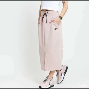 Nike Women's Sportswear Tech Fleece Skirt